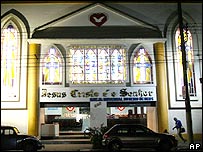 Fachada de templo da Igreja Universal do Reino de Deus em São Paulo