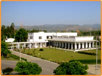 کالج، یونیورسٹی اور سکول کی تصاویر ہمیں بھیجیں