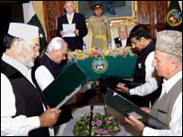 صوبہ سرحد کی نگران کابینہ کے چار  وزراء نے حلف لے لیا