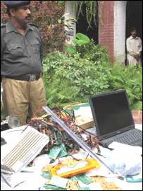 شدت پسندوں کی تحویل سے ملنے والا سامان