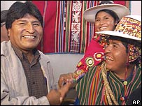 Evo Morales reunido com indígenas, que são mais de 60% da população da Bolívia