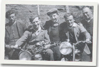 Yr hogia a'i motobeics