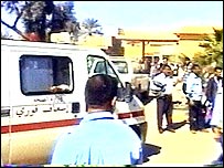 Patlamanın meydana geldiği yerde bir ambulans