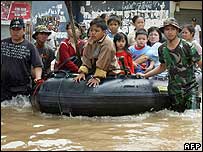 Mọi thứ đi lại bằng xuồng