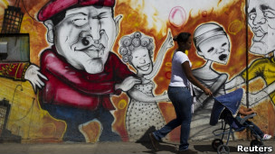 Mural com desenho de Chávez na Venezuela (Reuters)