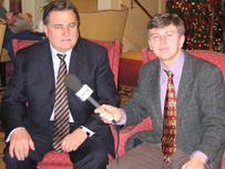 Кореспондент Бі-Бі-Сі О.Гриб бере інтерв'ю у Є.Марчука