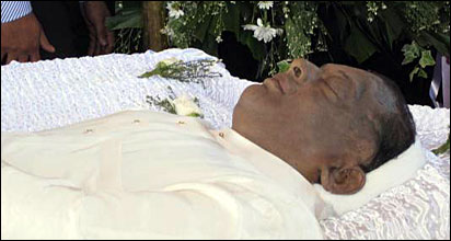 Minister's body in parliament (photo Elmo Fernando)