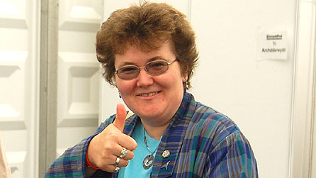 Hilma Lloyd Edwards yn paratoi ar gyfer yr Orsedd yn y bore!