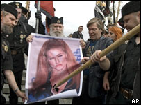 Ortodoxos protestam contra show de Madonna