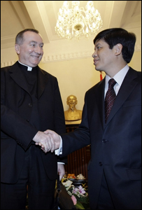 Thứ trưởng ngoại giao Nguyễn Quốc Cường tiếp Monsignor Pietro Parolin 