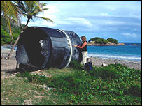 Armação de um foguete em uma praia. Fonte: Thompson/Science