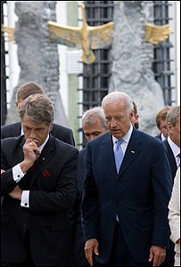 Джо Байден та Віктор Ющенко