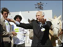 Rubens Ricupero em protesto de produtores de café