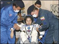 انوشه انصاری هنگام تمرين