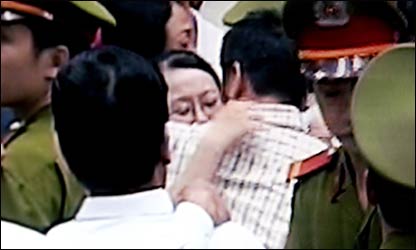 Vợ chồng nhà báo Nguyễn Văn Hải