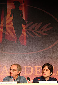 Imagem do filme The Wind that Shakes the Barley, de Ken Loach