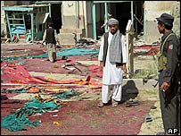 محل انفجار در مسجد قندهار