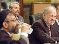 ابراهیم جعفری و وزیر کشور ایران (چپ)