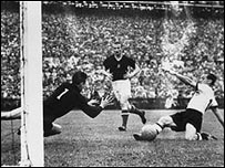 Max Morlock marca o primeiro gol alemão