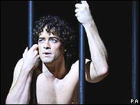 扮演约瑟夫的李密德(Lee Mead)