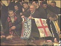 Oposicionistas tomam controle do Parlamento