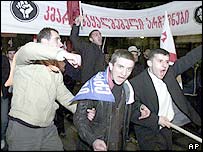 Опозиція твердить, що президент Шеварнадзе не виправдав сподівань 