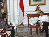 Dalam wawancara dengan Heyder Affan, Kalla mengatakan latar belakang suku tidak lagi penting