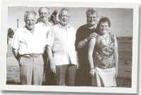 Rhai o swyddogion pwyllgor yr henoed Cribyn