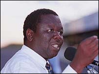 مورگان چانگیرای، رهبر حزب جنبش برای تغییر دموکراتیک (دی ام سی) در زیمبابوه، 