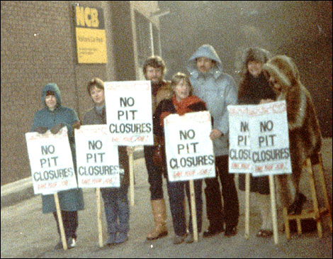 Picketing the National Coal Board in Sheffield, 1984