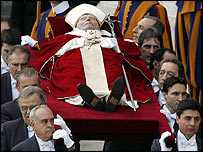 виніс тіла папи 