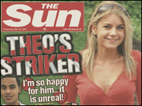 《太阳报》刊登沃尔科特和女友斯莱德的大幅照片