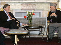 रिचर्ड हॉलब्रुक और हामिद करज़ई