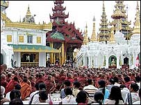 Đoàn tuần hành của sư sãi Miến Điện