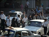 مسافران منتظر تاکسی