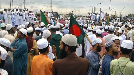 ভোর থেকেই গাবতলীতে জড়ো হন হেফাজতে ইসলামের কর্মীরা