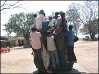 भरी हुई बसें