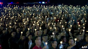 Venezuelanos fazem vigília por recuperação de  Chávez (foto: AFP)