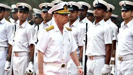 Đô đốc Joshi duyệt binh