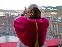 O recém-escolhido papa Bento 16