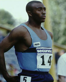Colin Jackson ar fin rhedeg ras yn 1996