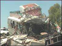 پاکستان میں سڑک حادثے فائل فوٹو