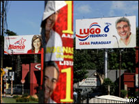 Cartazes eleitorais no Paraguai