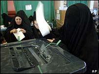 Bầu cử tại phòng phiếu ở Iran