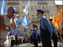 Прихильники коаліції і опозиції у Києві