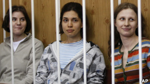 Три участницы панк-молебна