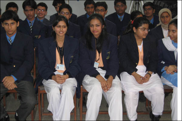 दिल्ली-लाहौर के बीच जुड़े तार