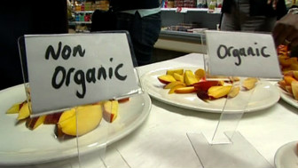 أغذية عضوية وأخرى غير عضوية