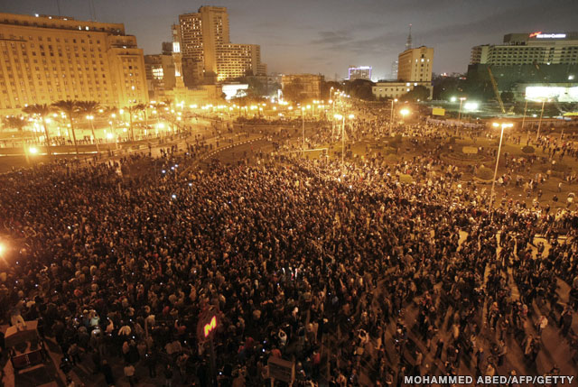 تظاهرکنندگان مصری در میدان تحریر در روز ۲۵ ژانویه ۲۰۱۱  خواهان برکناری رئیس جمهوری و انجام اصلاحات در کشور شدند
