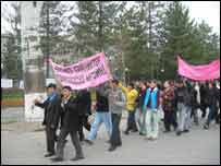 تظاهرکنندگان در اوش